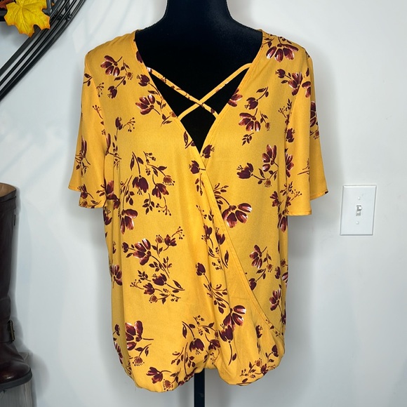 C.C Golden Yellow Flowy Floral Top w/ Crisscross - Size Large - Picture 2 of 12